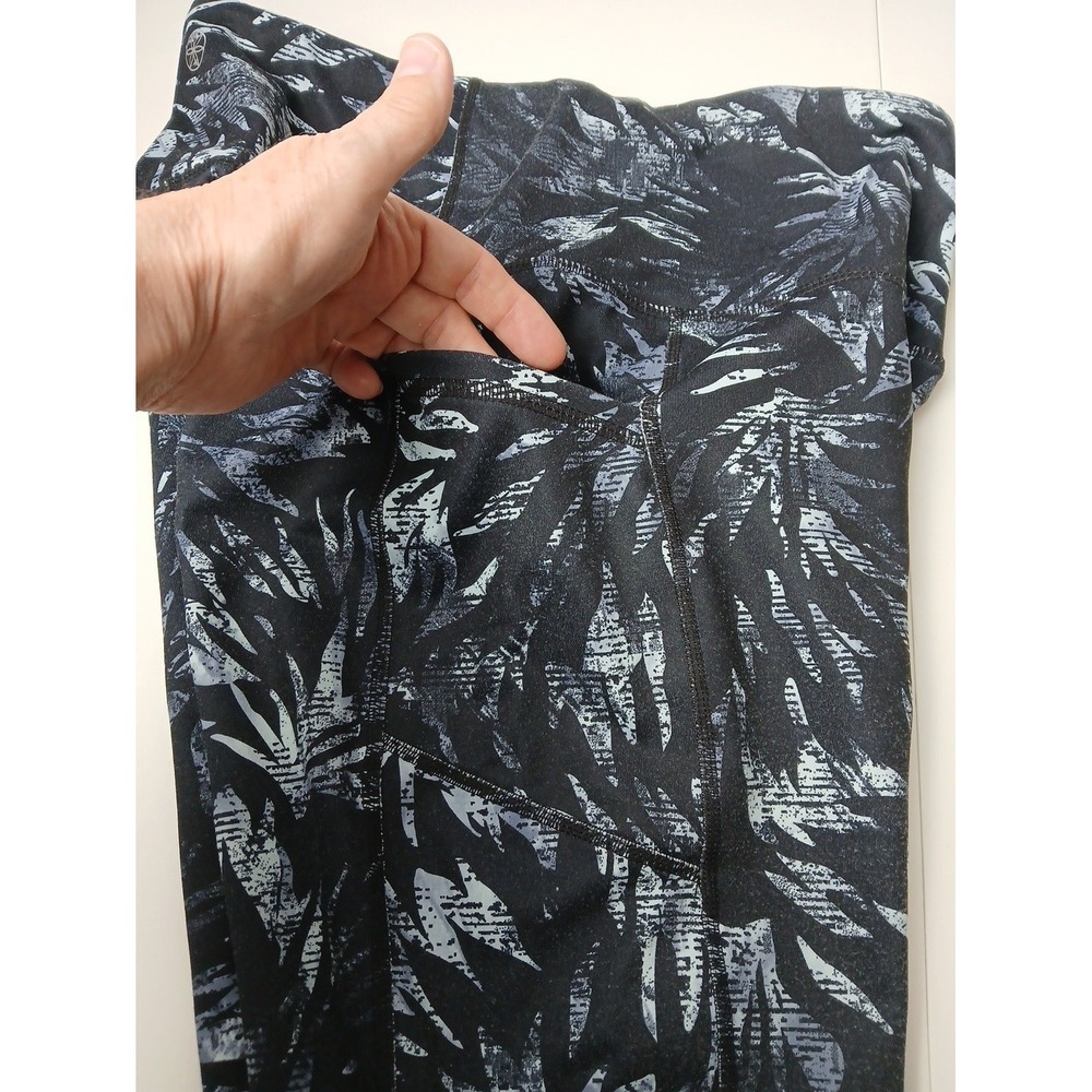 Gaiam Yoga Leggings Medium Black Gray Abstract Leaf Floral Crop Workout Athletic - Picture 10 of 16